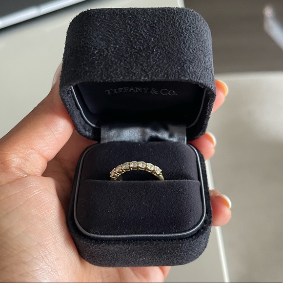 Tiffany embrace 3mm wide diamonds & gold wedding band 5.5 stackable ring - Picture 4 of 5